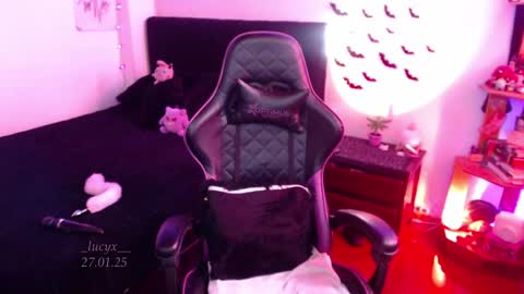 Snapshot of _lucyx__ chatting on 01.27.25 Queen.  Help me reach 100 thumbs up  online show from 01.27.25