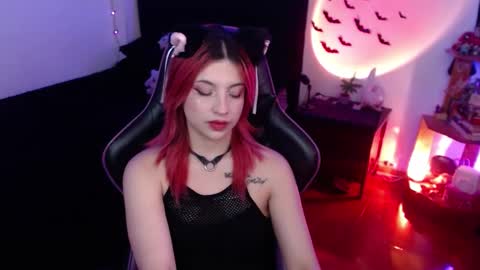 Snapshot of _lucyx__ chatting on 02.03.25 Queen.  Help me reach 100 thumbs up  online show from 02.03.25