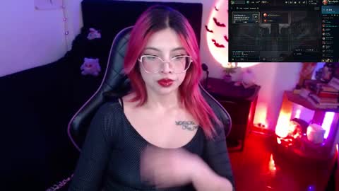 Snapshot of _lucyx__ chatting on 03.05.25 Queen.  Help me reach 100 thumbs up  online show from 03.05.25