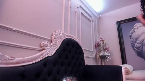 Snapshot of _luna_dupont_ chatting on 12.12.24  Luna  online show from 12.12.24