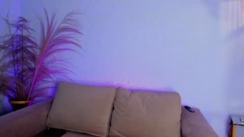 Snapshot of _luna_dupont_ chatting on 12.18.24  Luna  online show from 12.18.24