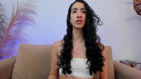 Snapshot of _luna_dupont_ chatting on 01.04.25  Luna  online show from 01.04.25