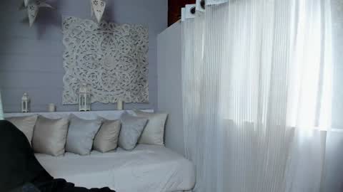 Snapshot of _luna_dupont_ chatting on 02.03.25  Luna  online show from 02.03.25