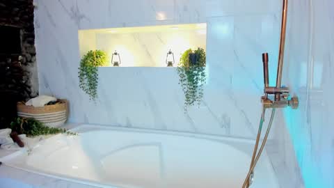 Snapshot of _luna_dupont_ chatting on 02.04.25  Luna  online show from 02.04.25