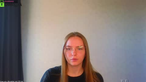 Welcome guys  Pleasure to see you all here  My name is Lysafeta and MichaelaTip menu is active Private is open  online show from 09.12.25