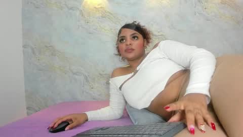 Snapshot of _maddy_miller chatting on 03.08.25 Maddy online show from 03.08.25