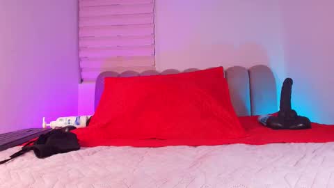 Snapshot of _maddy_miller chatting on 11.22.25 Maddy online show from 11.22.25