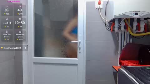 Snapshot of _mari___ chatting on 10.24.25 Mari online show from 10.24.25