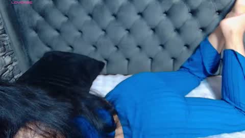 Snapshot of _mari___ chatting on 11.25.25 Mari online show from 11.25.25