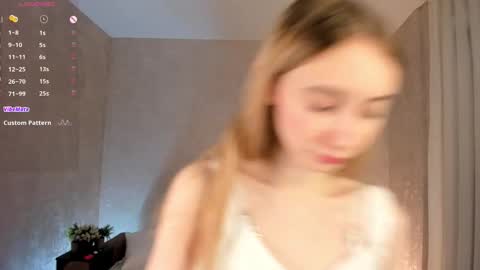 Snapshot of _marvelous_time_ chatting on 11.05.25 Gwen online show from 11.05.25