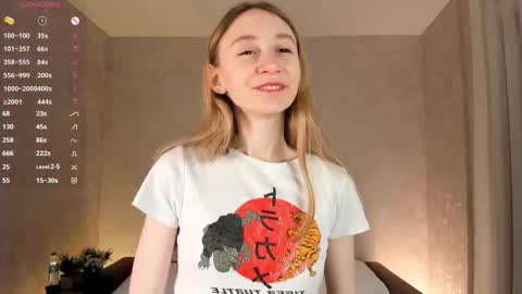 Snapshot of _marvelous_time_ chatting on 11.08.25 Gwen online show from 11.08.25