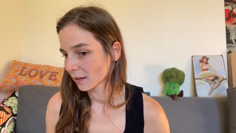 Snapshot of _meg chatting on 11.07.25 Meg online show from 11.07.25