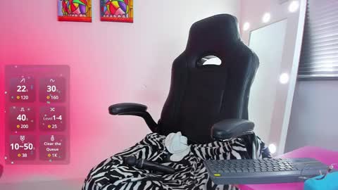 Juli online show from 12.27.24