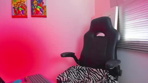 Juli online show from 01.24.25