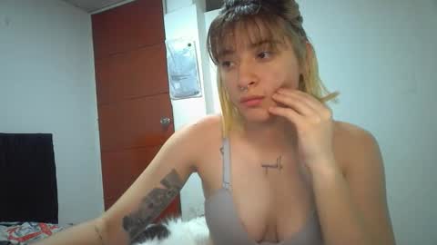 Mia-foster online show from 05.11.26