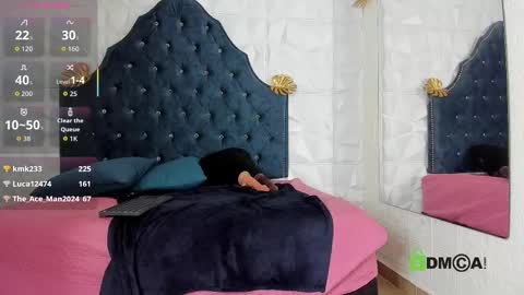 Snapshot of _mia_milf_ chatting on 11.28.25 _mia_milf_ online show from 11.28.25