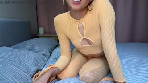 Mia Magdalena online show from 10.02.25