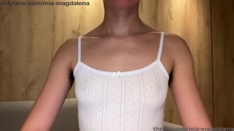 Mia Magdalena online show from 01.16.26