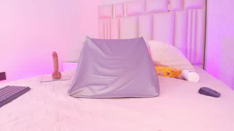 Mia  online show from 03.04.26