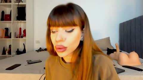 AstrideVonTeese online show from 10.26.25