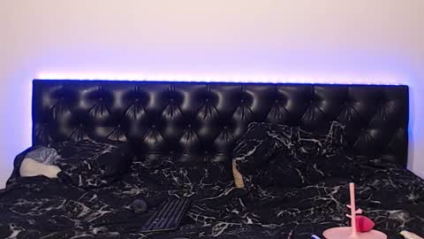 Snapshot of _mimi_mikey_ chatting on 10.08.25 mikey and mia online show from 10.08.25