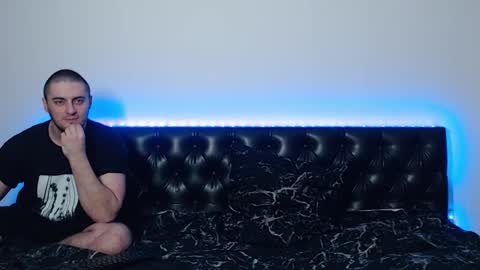 Snapshot of _mimi_mikey_ chatting on 10.11.25 mikey and mia online show from 10.11.25