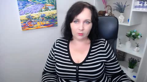 Snapshot of _miranda_sun chatting on 10.28.25 Miranda online show from 10.28.25