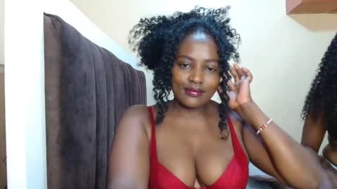 Snapshot of _mireh chatting on 10.10.25 mireh online show from 10.10.25