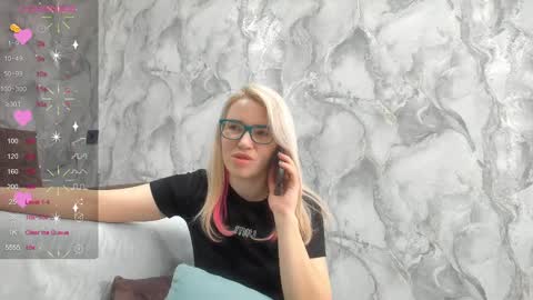 Snapshot of _miss_strawberry_ chatting on 03.09.25 Sofia birthday october 29 online show from 03.09.25