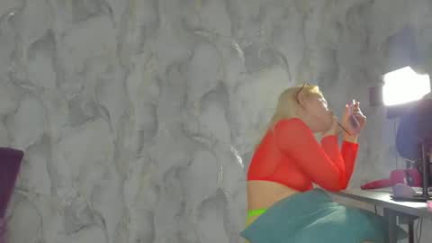 Snapshot of _miss_strawberry_ chatting on 10.08.25 Sofia birthday october 29 online show from 10.08.25