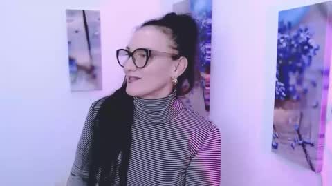 Snapshot of _miss_vivi_ chatting on 10.24.25 Vivi online show from 10.24.25