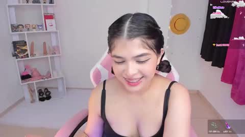 Hanna  Idependent Model   online show from 02.13.25