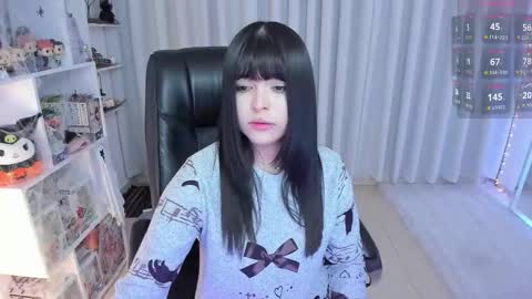 Hanna  Idependent Model   online show from 10.14.25