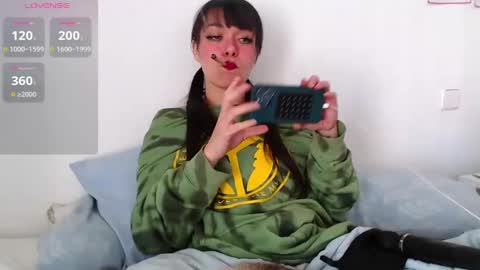 Snapshot of _missshe_ chatting on 02.16.25 Sophia Help me get 100 thumbs up online show from 02.16.25