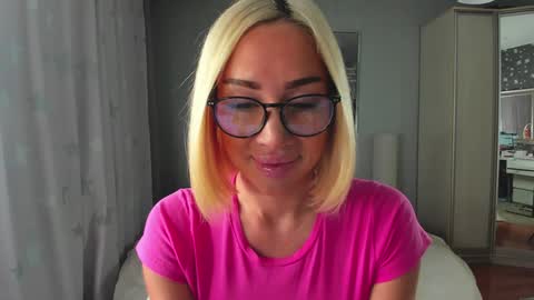 Snapshot of _mito_69 chatting on 11.04.25 alienmito online show from 11.04.25