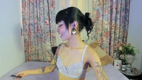 Snapshot of _mizuki chatting on 12.16.24 mizuki  online show from 12.16.24