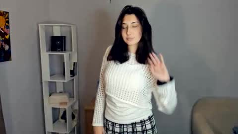 Snapshot of _monnytoon_ chatting on 12.18.25 Eva online show from 12.18.25