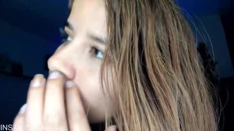 Snapshot of _monserat_ chatting on 12.20.24 liaaa 4u online show from 12.20.24