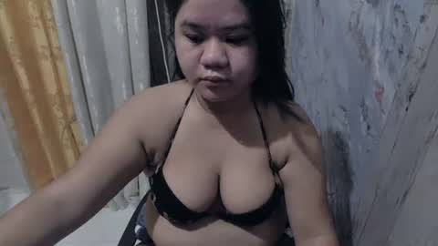 Snapshot of _natalieey chatting on 10.28.25 nics online show from 10.28.25