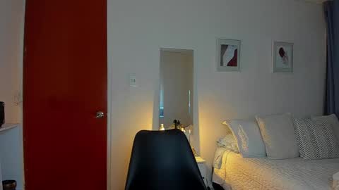 Snapshot of _nathaliesex chatting on 12.17.24 independent model natha online show from 12.17.24