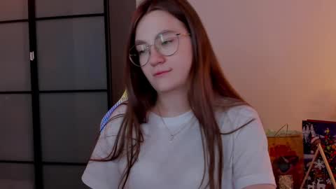 Mia with a big heart  online show from 01.18.25