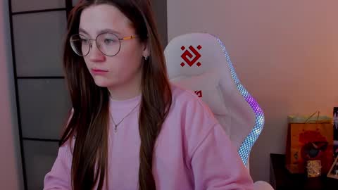 Mia with a big heart  online show from 02.02.25