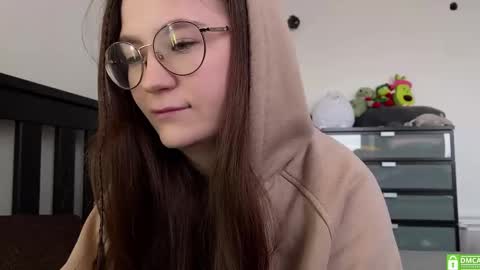 Mia with a big heart  online show from 03.10.25