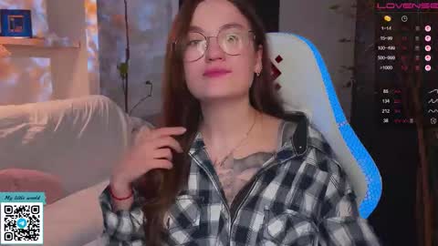 Mia with a big heart  online show from 10.20.25