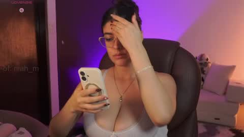 Snapshot of _niah chatting on 06.04.26 NiniHelp me by giving my show a thumbs up online show from 06.04.26