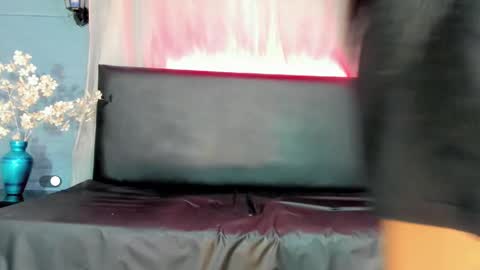 Snapshot of _nickyminach chatting on 12.12.24 Nicky Please help me with your thumbs up its importan online show from 12.12.24