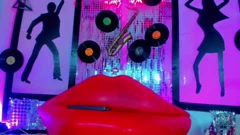 Snapshot of _nickyminach chatting on 12.13.24 Nicky Please help me with your thumbs up its importan online show from 12.13.24