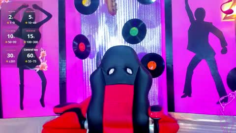 Snapshot of _nickyminach chatting on 10.13.25 Nicky Please help me with your thumbs up its importan online show from 10.13.25