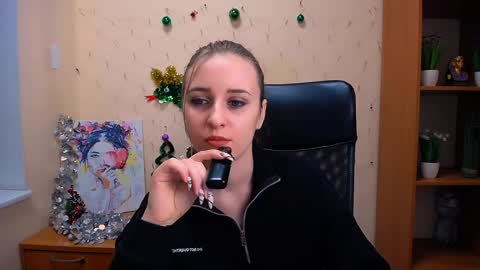 Snapshot of _nicole_new chatting on 12.14.24 Nica online show from 12.14.24
