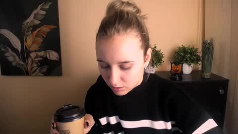 Snapshot of _nicole_new chatting on 10.30.25 Nica online show from 10.30.25